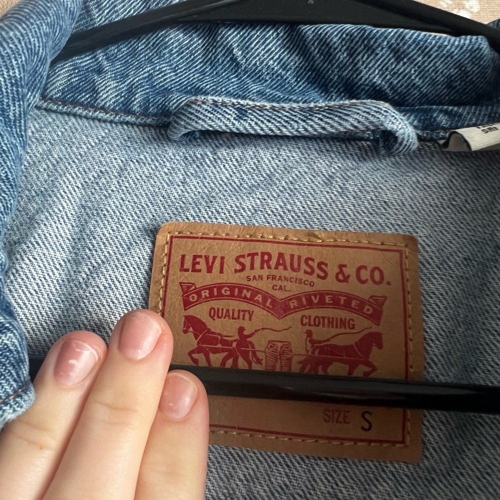 Levi’s Best Selling Original Denim Trucker Jacket Size Small - Picture 5 of 7